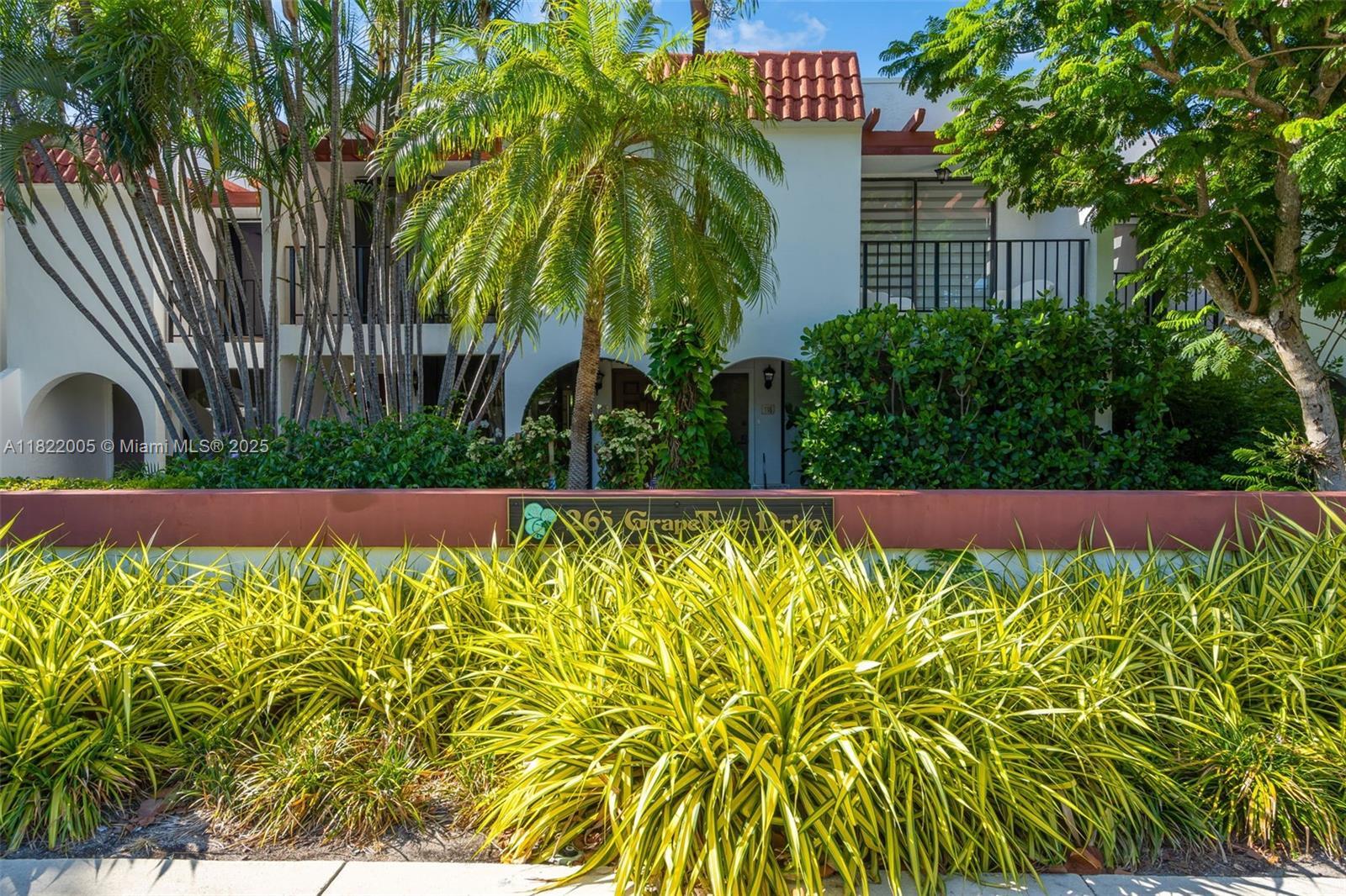 Property Photo:  
