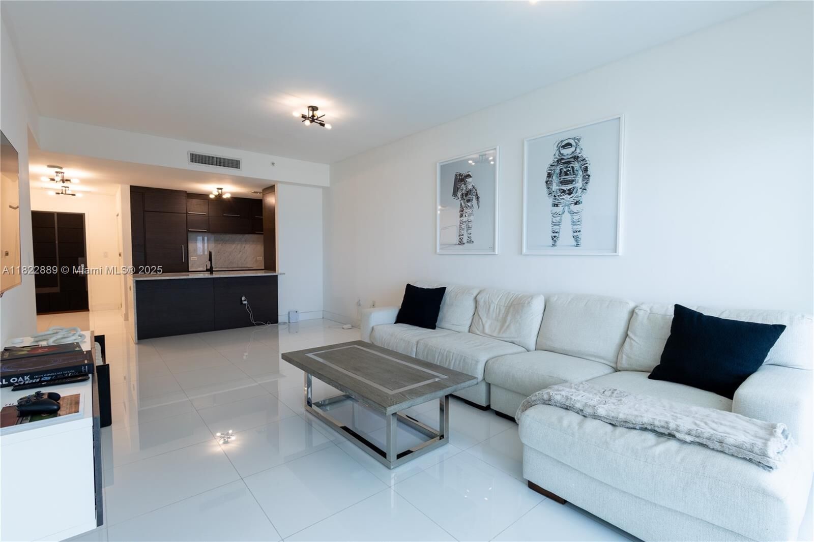 Property Photo:  900 Biscayne Blvd 2210  FL 33132 
