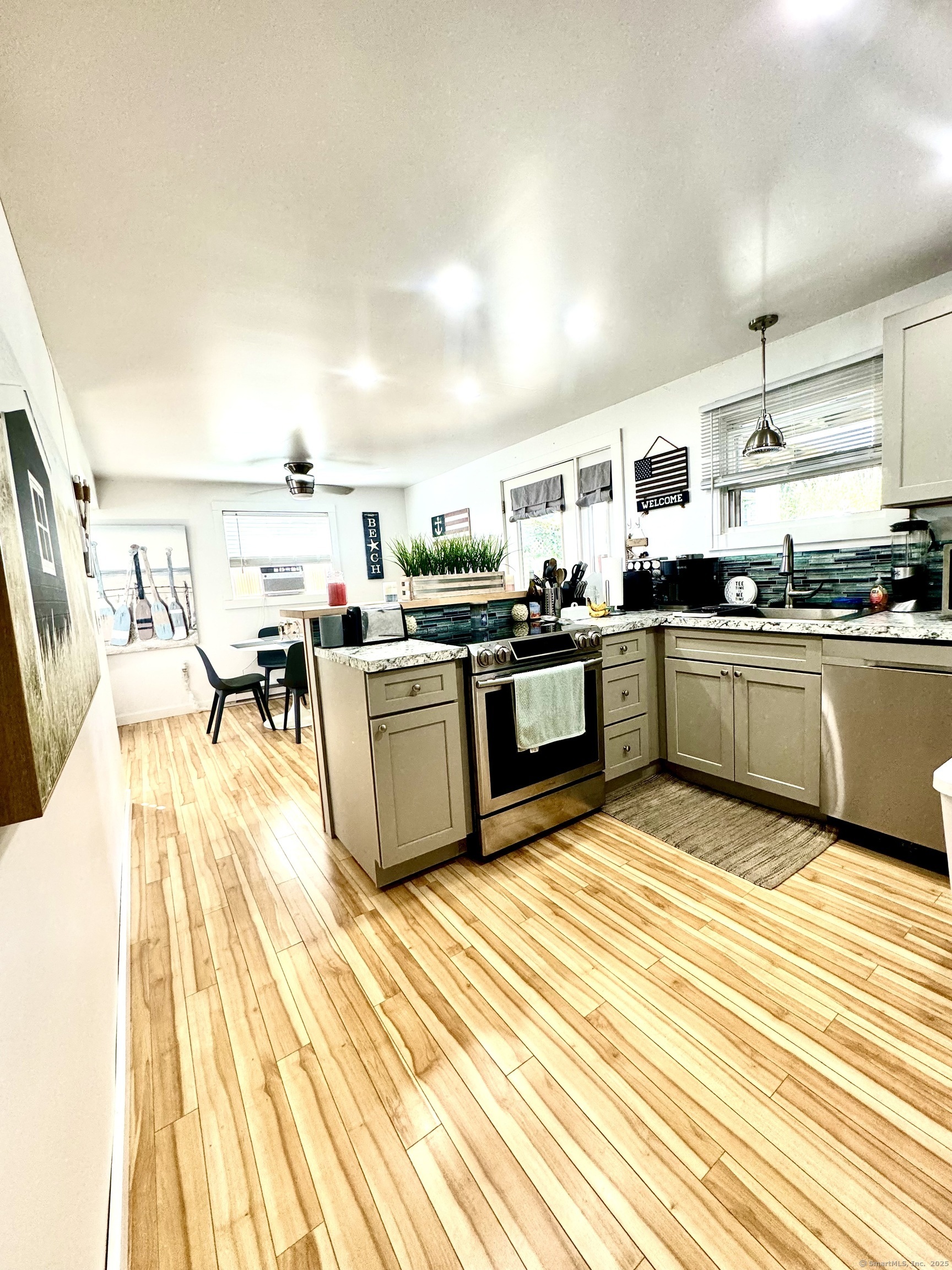Property Photo:  249 Pequot Avenue 1  CT 06320 