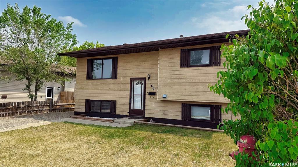 Property Photo: 1661 Muir Drive SK S6V 7T9