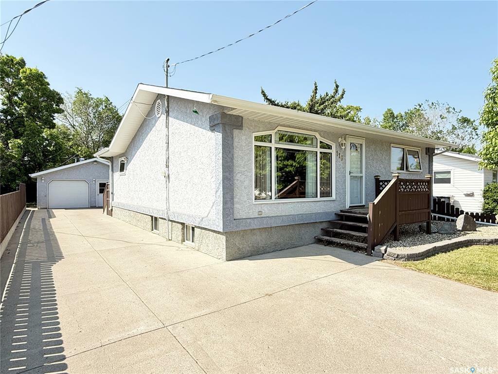 Property Photo: 116 7th Avenue SE SK S4H 1Z2