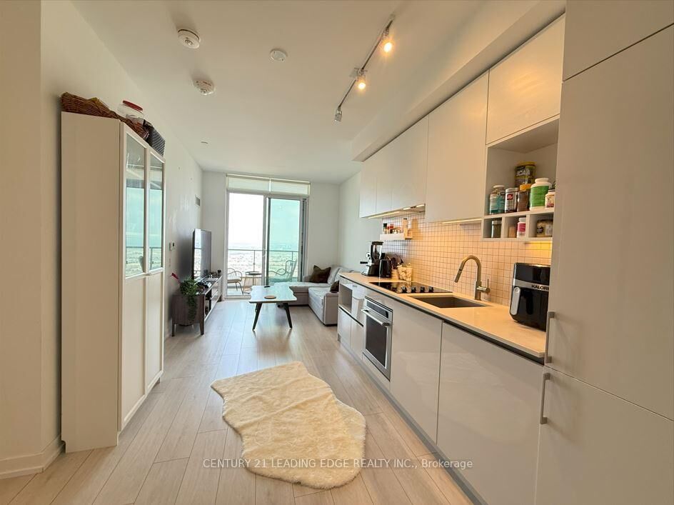 Property Photo: 950 Portage Parkway N 5515 ON L4K 0J7