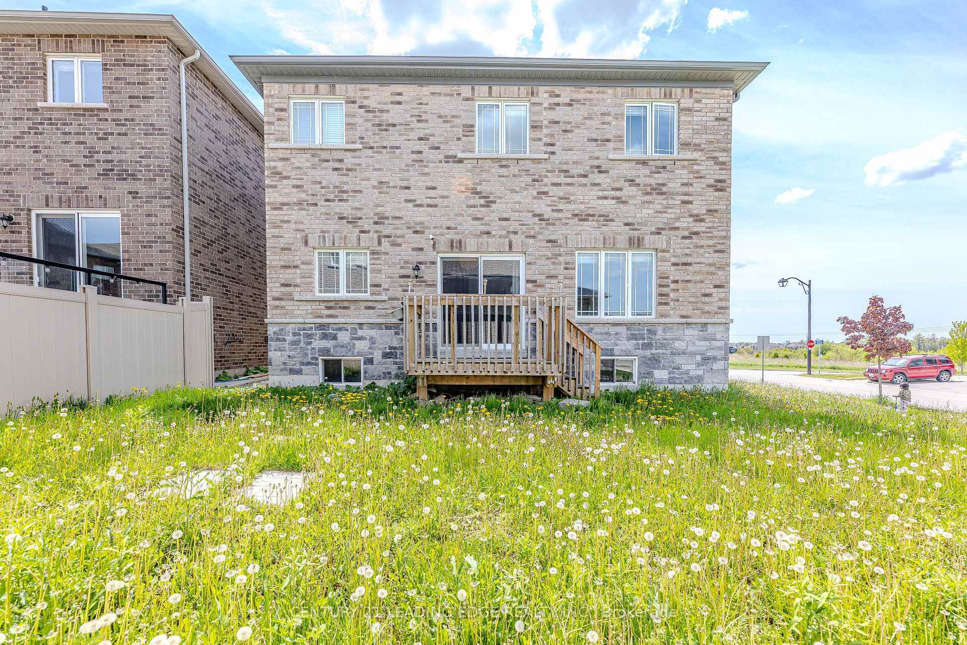 Property Photo:  122 McKenzie Way  ON L3Z 4J4 