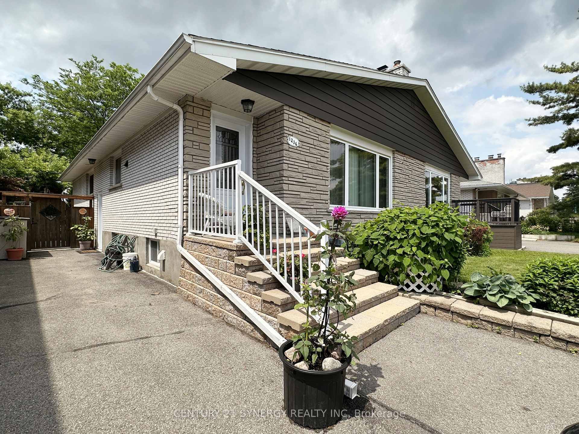 Property Photo: 1236 Clyde Avenue 2 ON K2C 1Y4