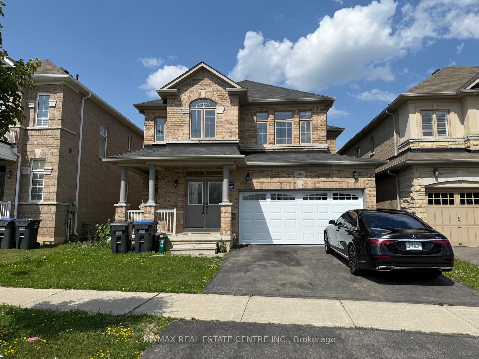 Property Photo: 5469 Oscar Peterson Boulevard Upper ON L5M 0N2