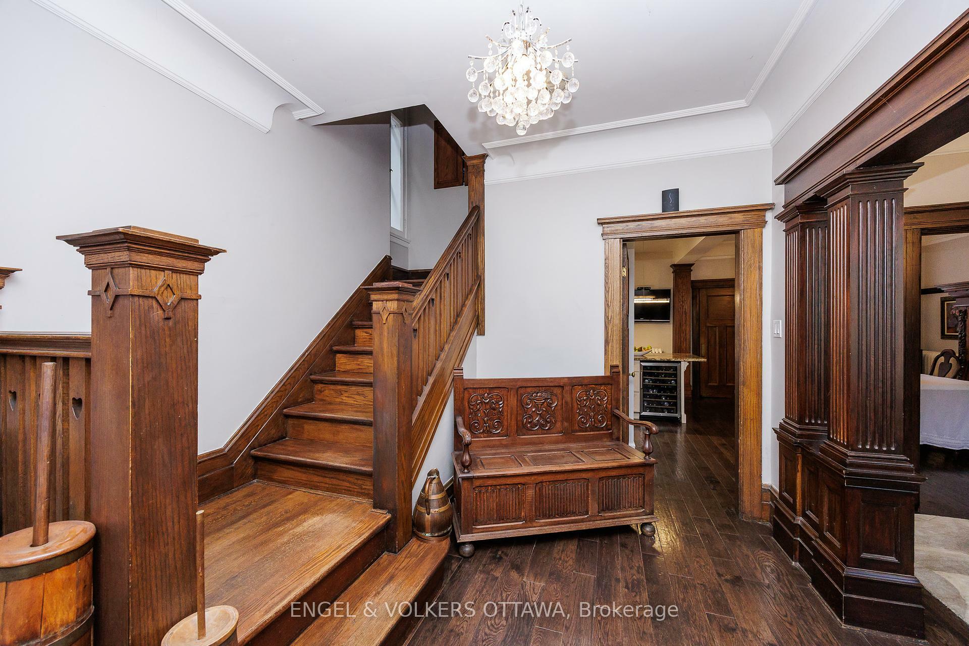 Property Photo: 172 Cartier Street N ON K2P 1K9