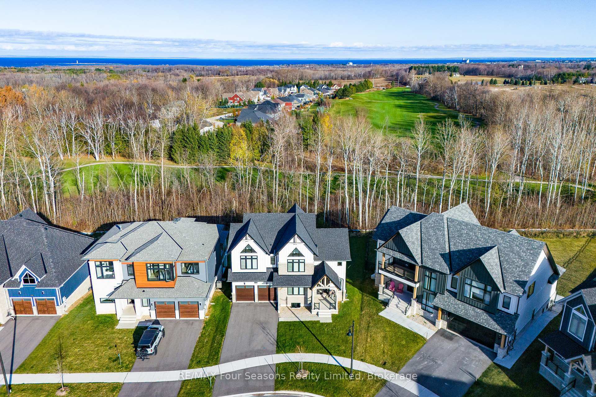 Property Photo:  176 Springside Crescent  ON L9Y 5L3 