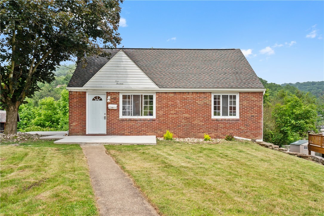 Property Photo: 114 Oliver Dr PA 15131
