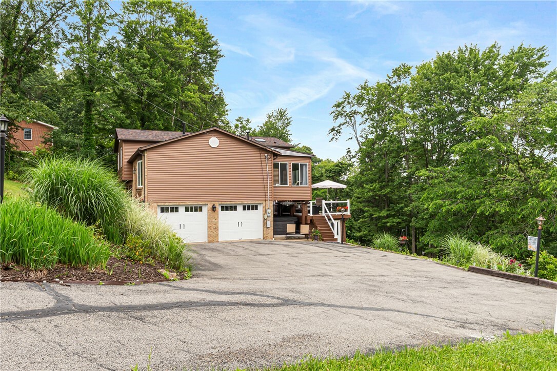 Property Photo: 223 Horseshoe Dr PA 16046