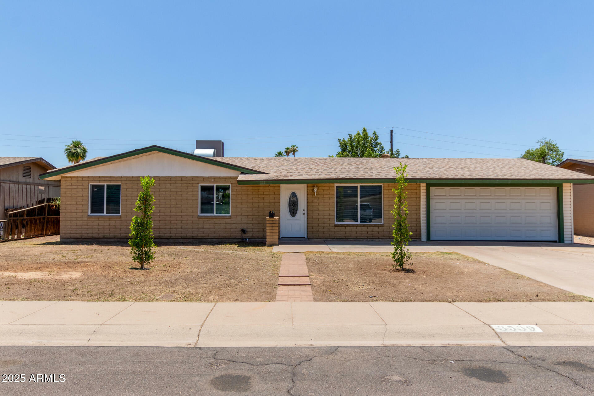 Property Photo: 3539 W Davidson Lane AZ 85051