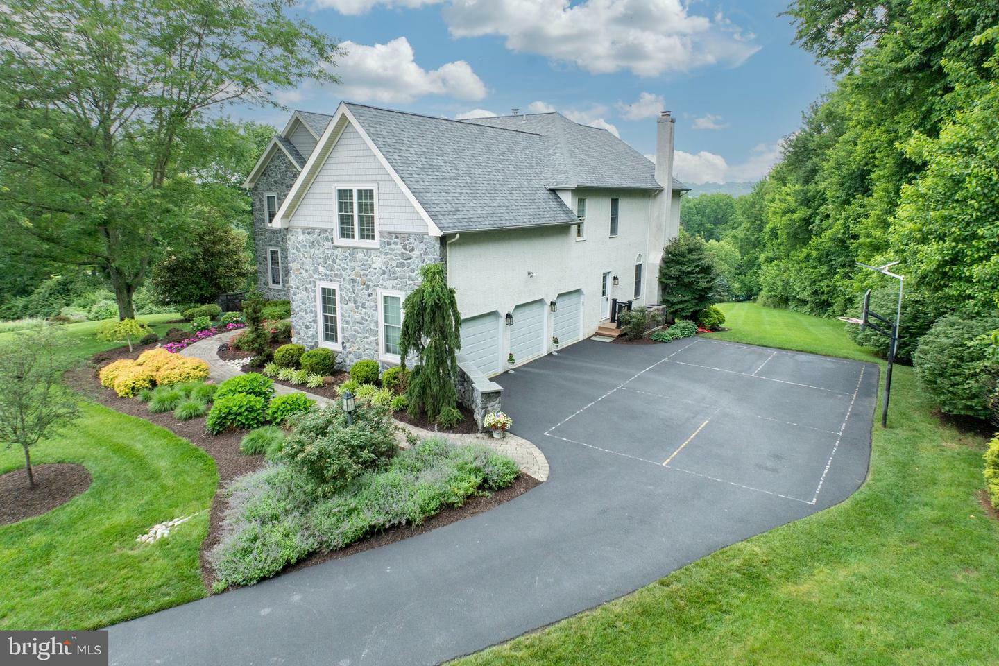 Property Photo:  893 Glendale Lane  PA 19382 