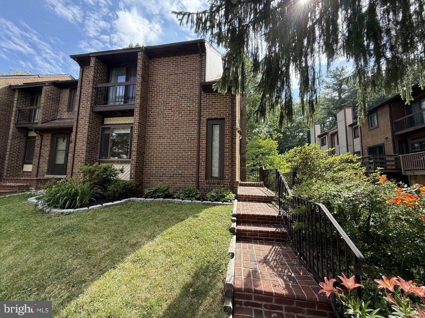 Property Photo: 5818 Jacksons Oak Court VA 22015