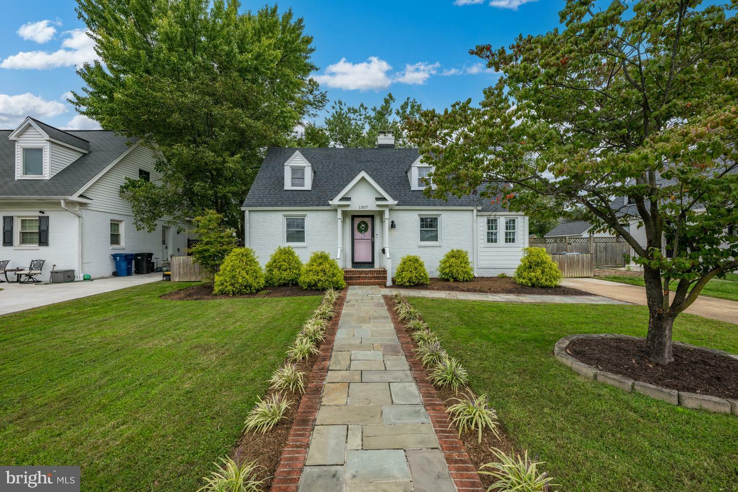 Property Photo: 1307 Cleveland Street VA 22302