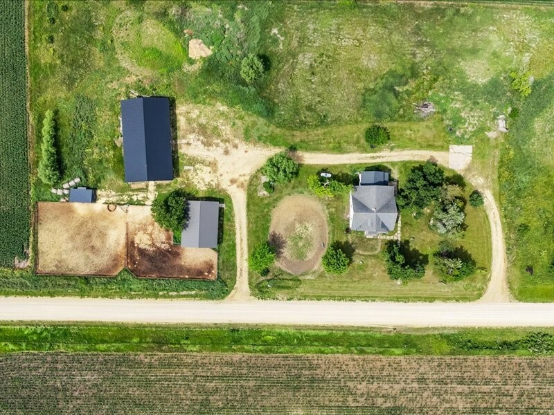 Property Photo: 1931 140th Street IA 52255