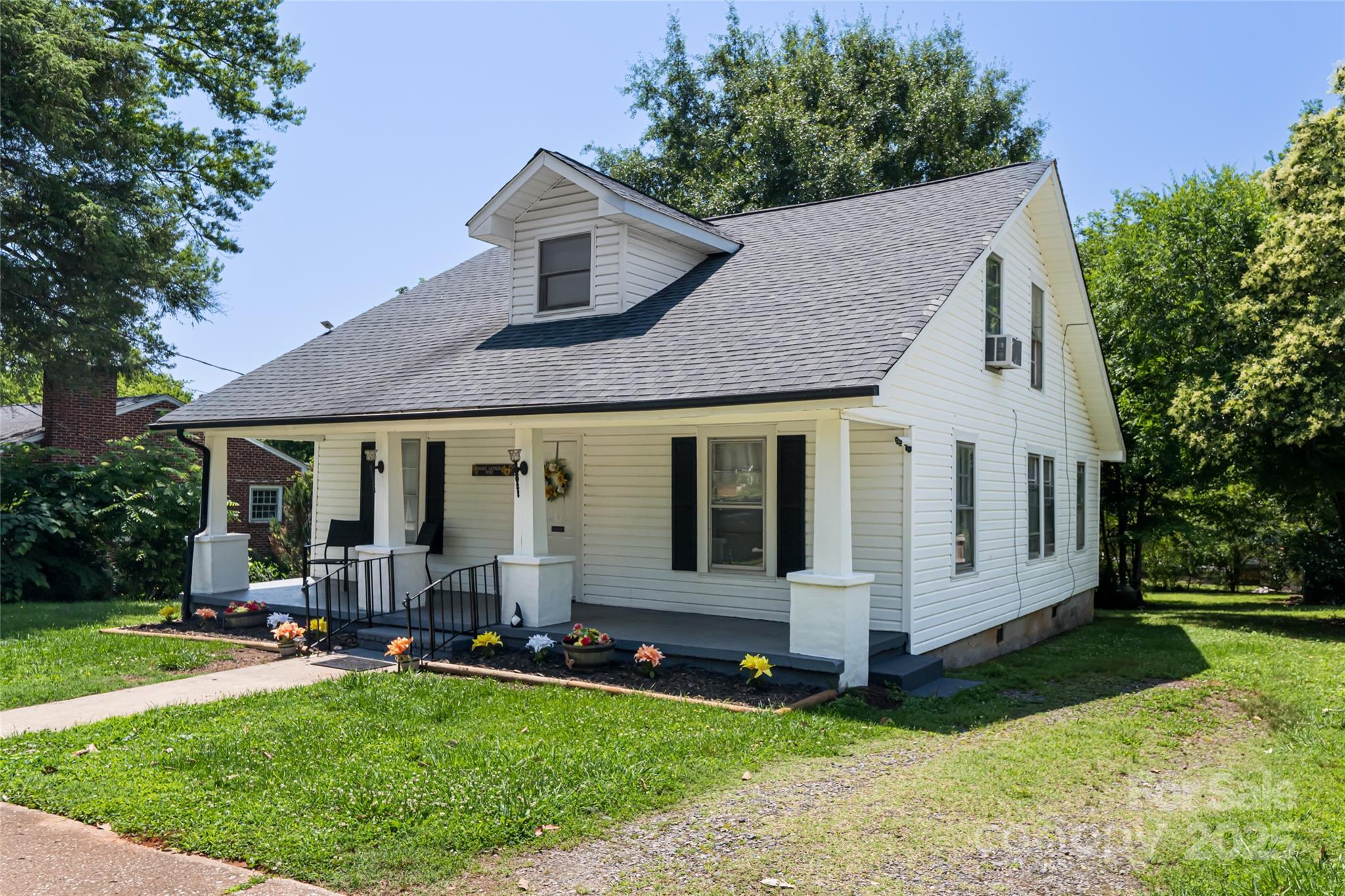 Property Photo: 282 Arlington Street NC 28043
