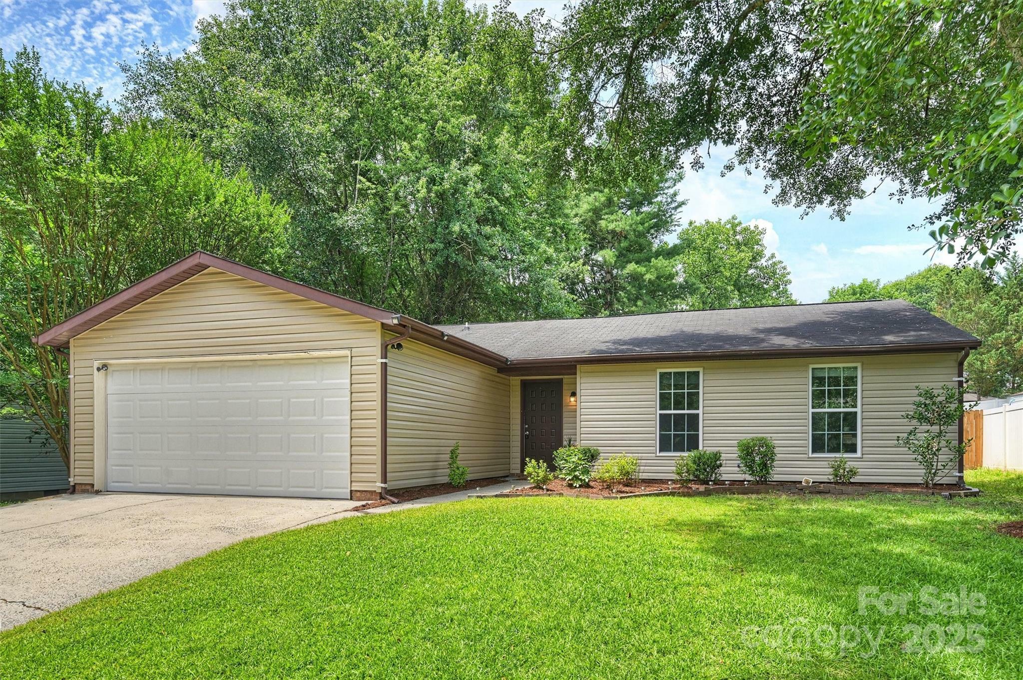 Property Photo: 11539 Five Cedars Road NC 28226