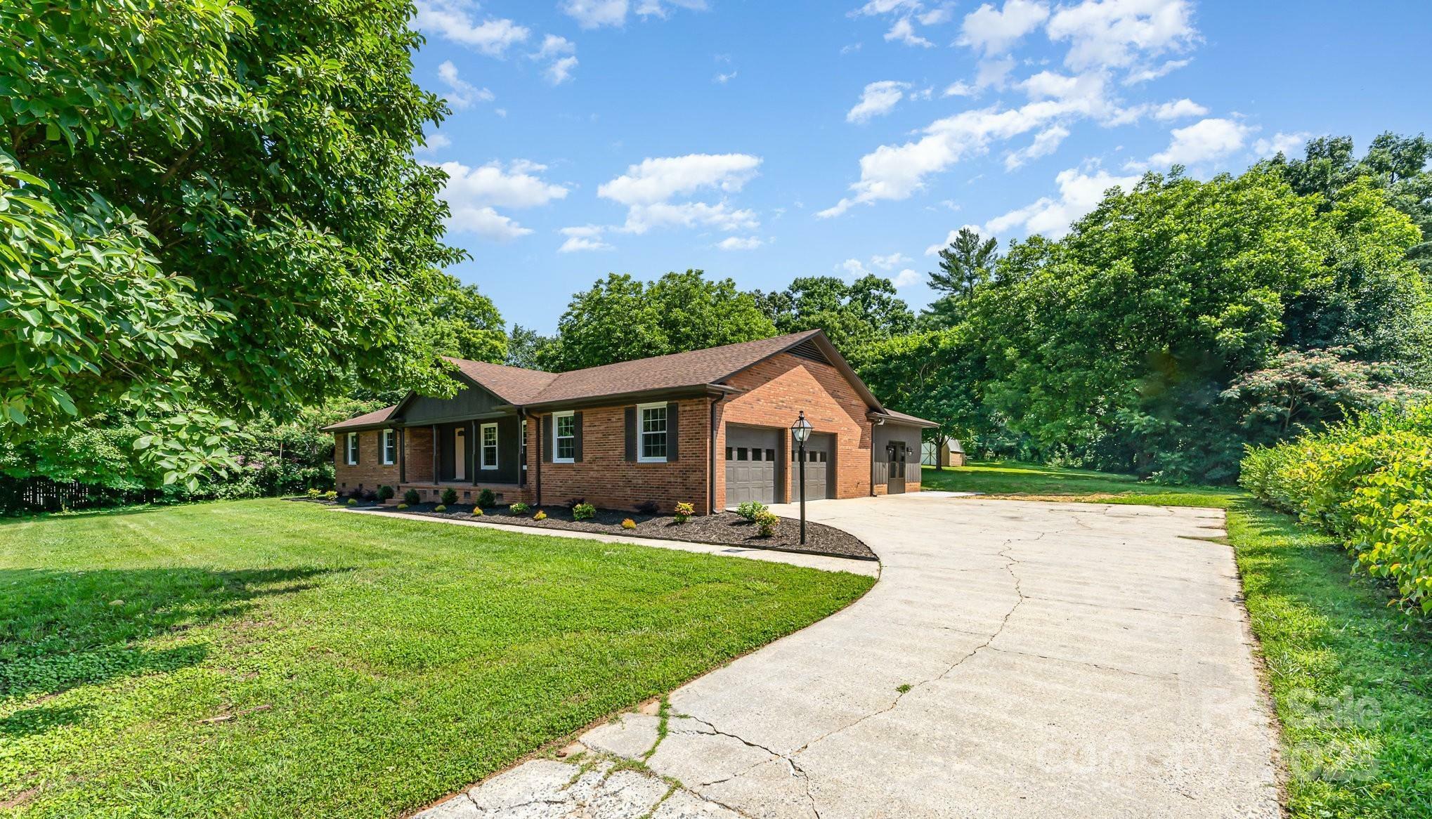 Property Photo: 9410 Mountain Aire Circle NC 28214