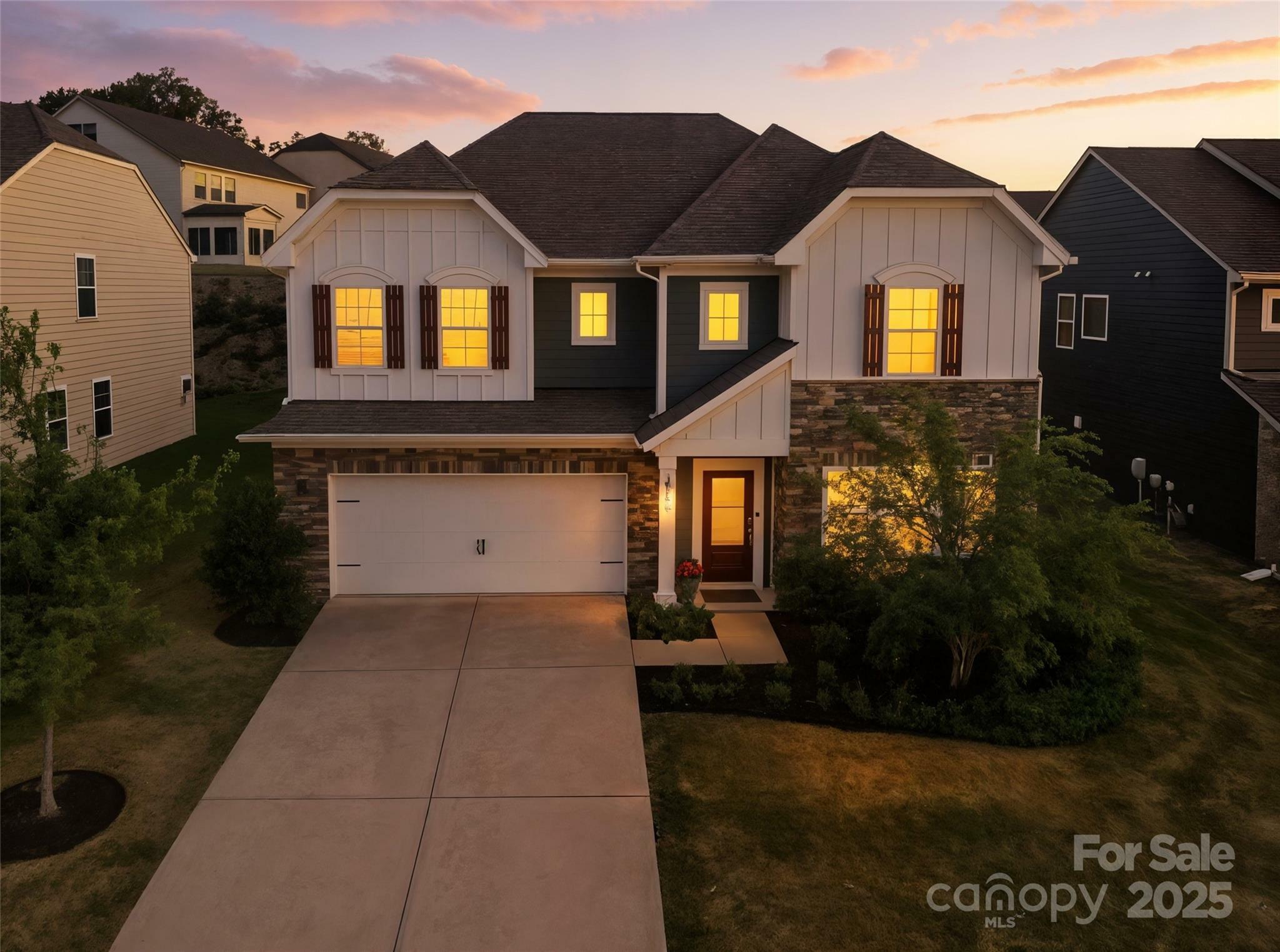 Property Photo: 15119 Oleander Drive NC 28278