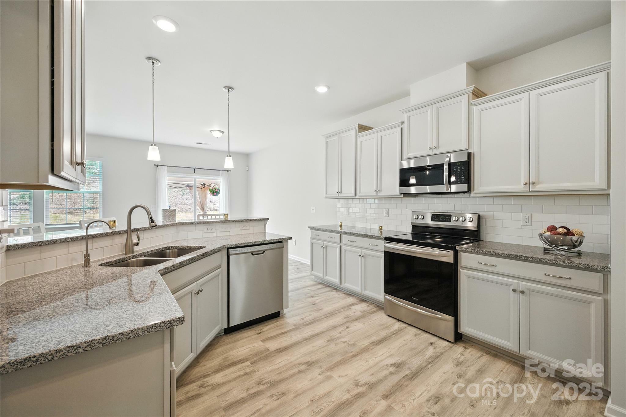 Property Photo: 15119 Oleander Drive NC 28278