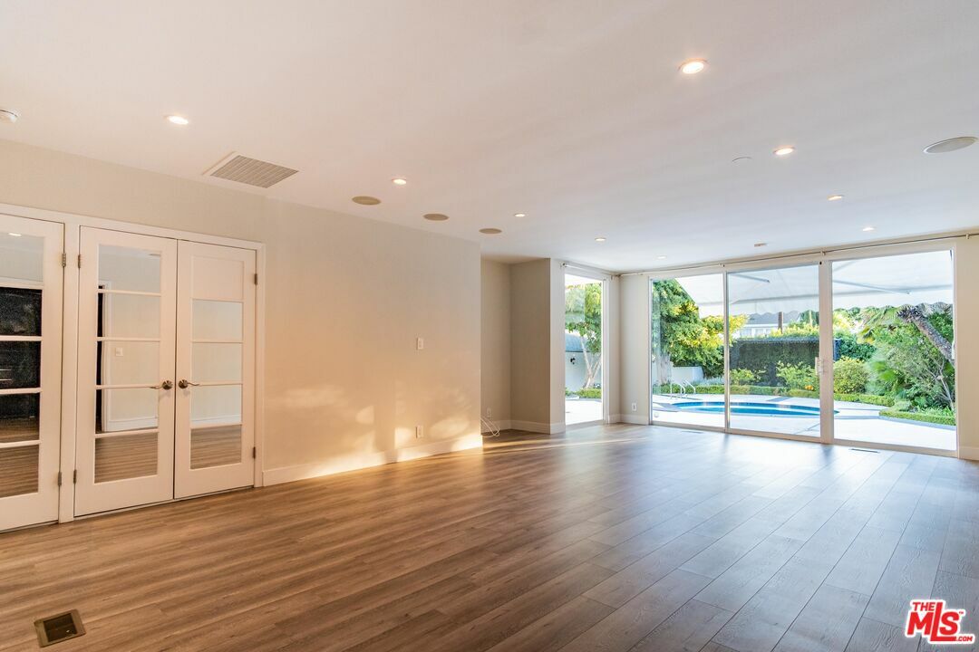 Property Photo: 619 N Rodeo Dr CA 90210