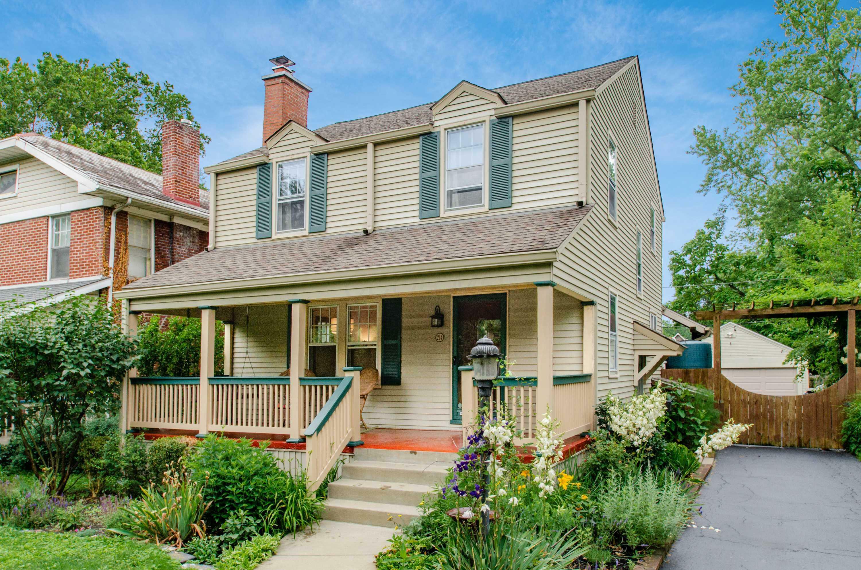 Property Photo: 214 Blenheim Road OH 43214