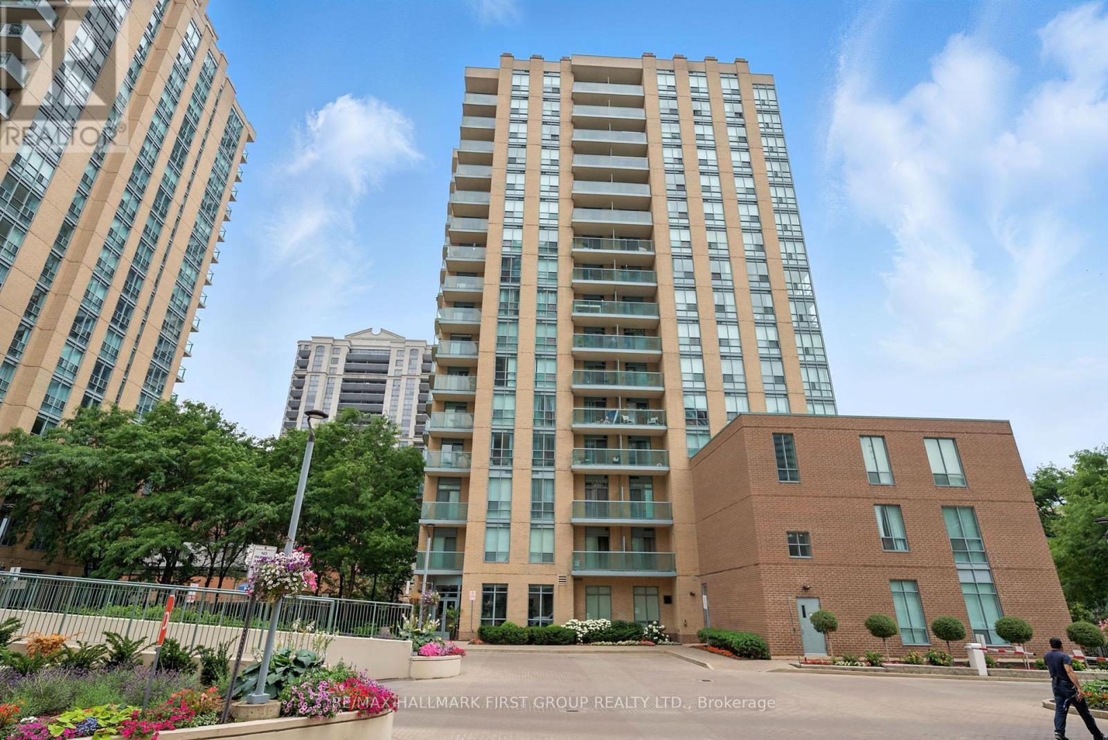 Property Photo: 28 Olive Avenue 612 ON M2N 7E6