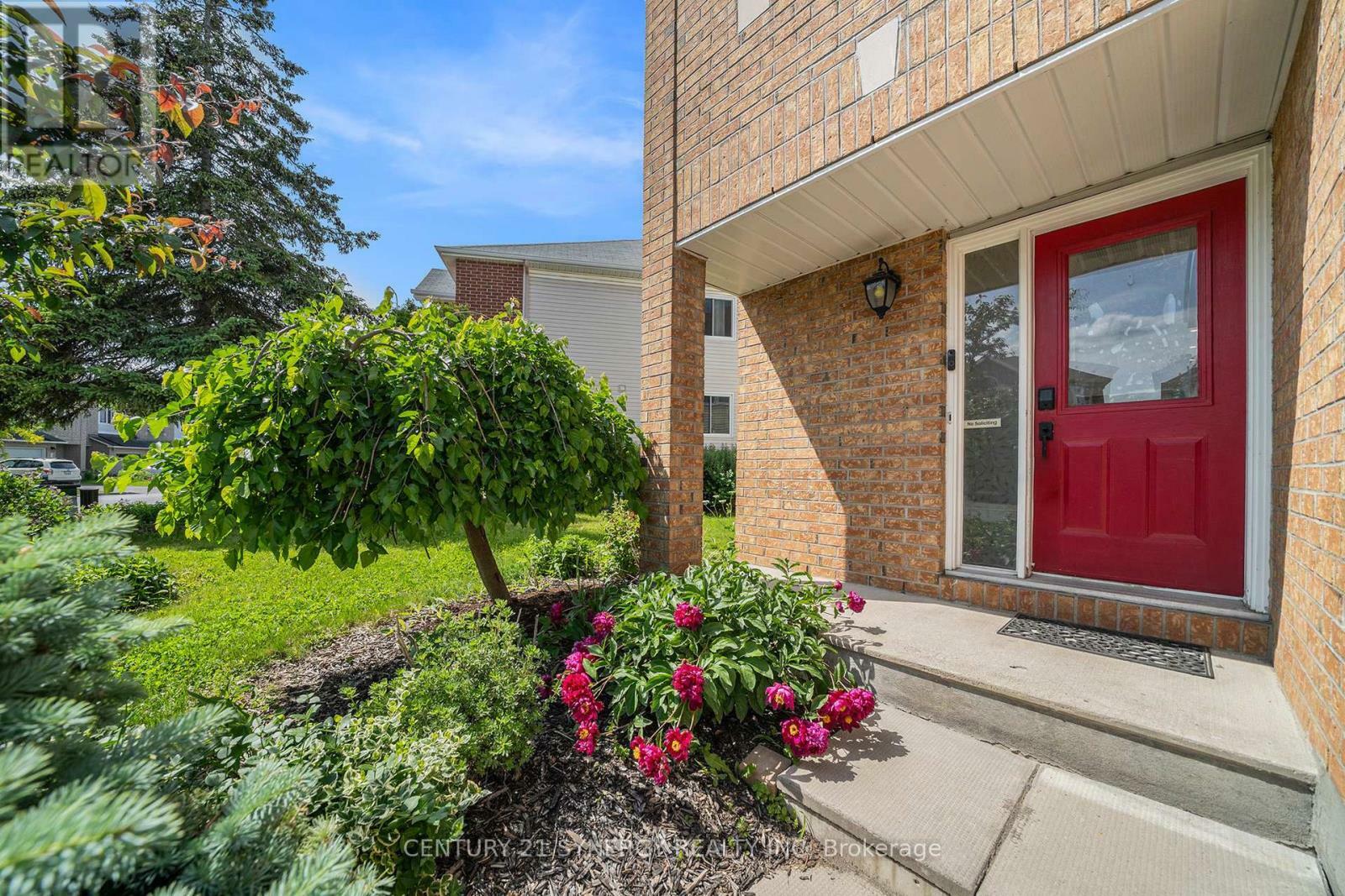 Photo de la propriété: 6065 Pineglade Crescent ON K1W 1H1