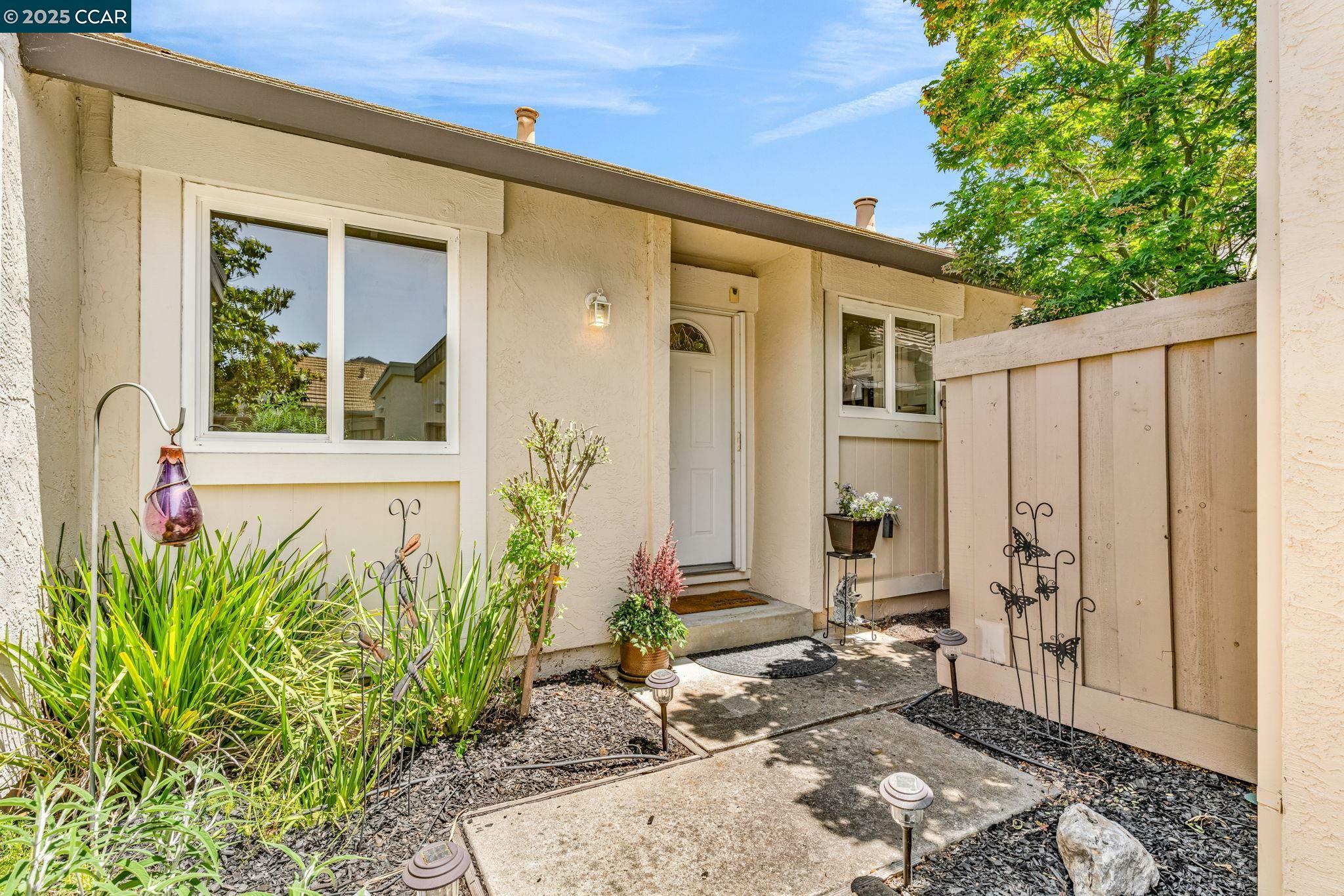 Property Photo: 7 Clark Creek Circle CA 94517