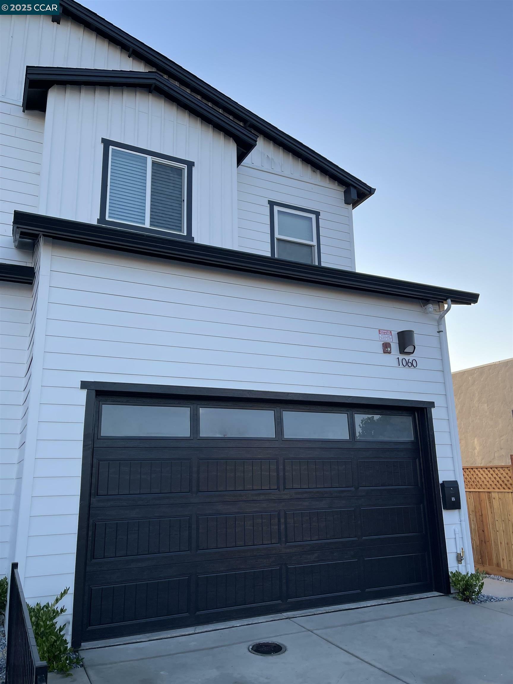 Property Photo:  1060 Beacon St  CA 94565 