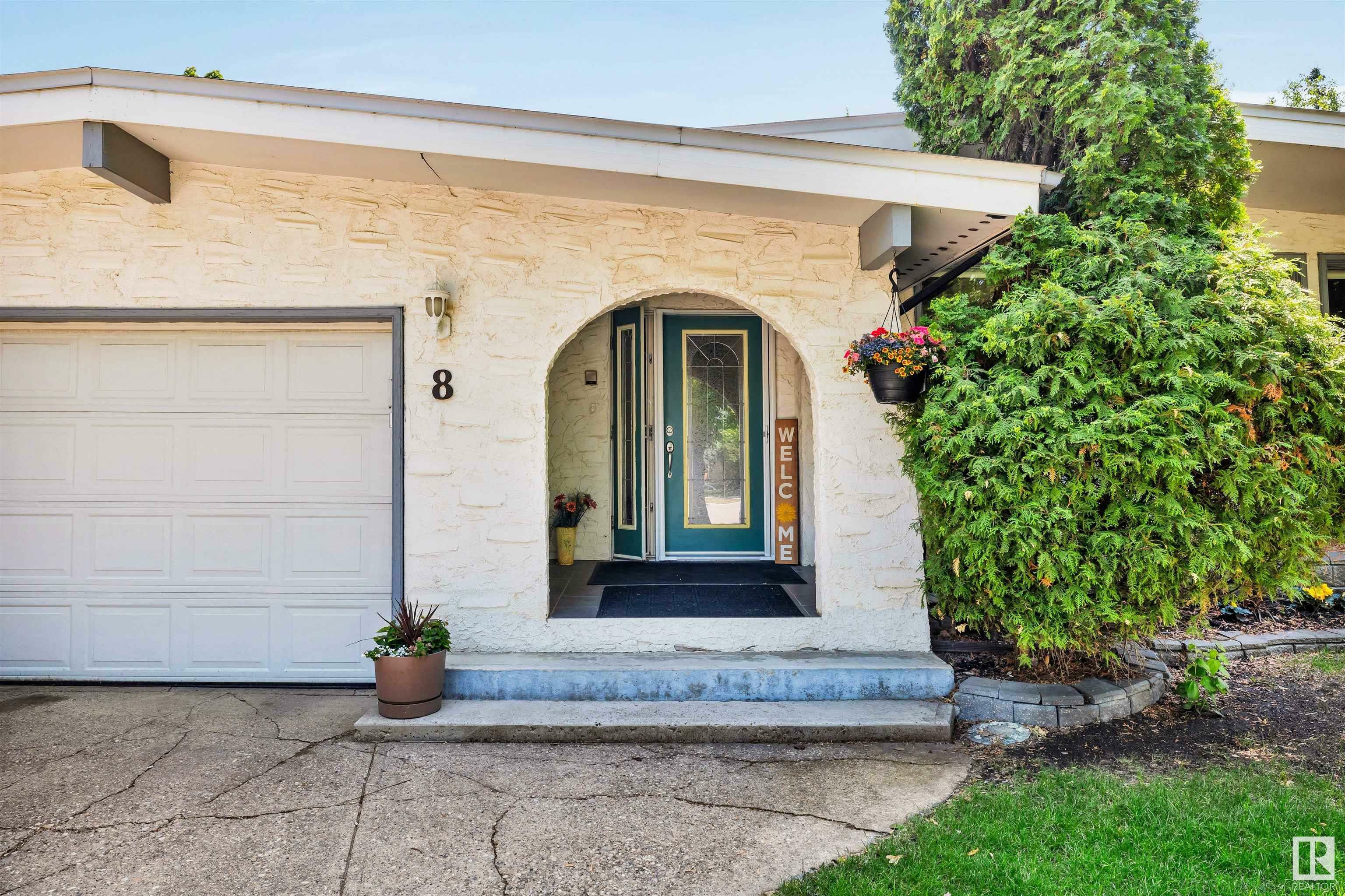 Property Photo: 8 Garfield Place AB T8N 1Z9