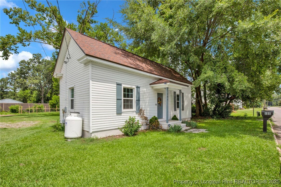 Property Photo:  185 N Fayetteville Street  NC 28371 