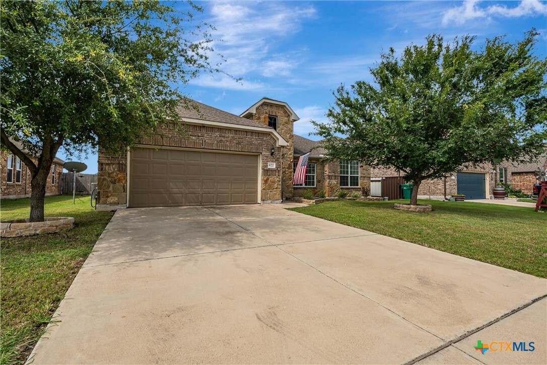 Property Photo: 822 Old World Drive TX 76548