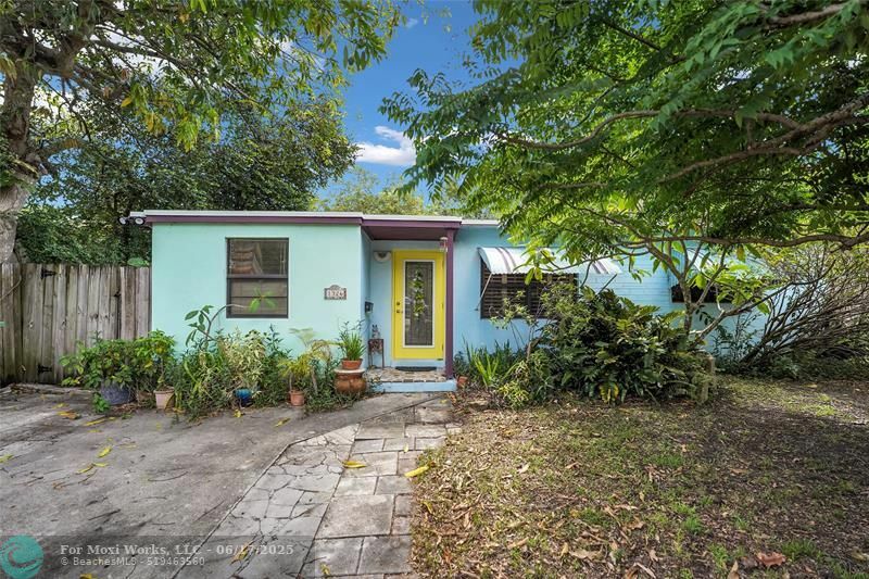Property Photo: 1326 SW 23rd Ave FL 33312