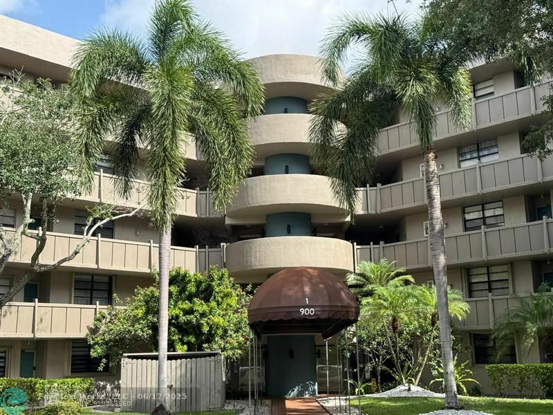 900 Colony Point Cir 407  Pembroke Pines FL 33026 photo