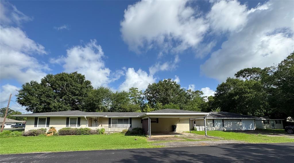 Property Photo:  189 Hilldale Drive  TX 77627 