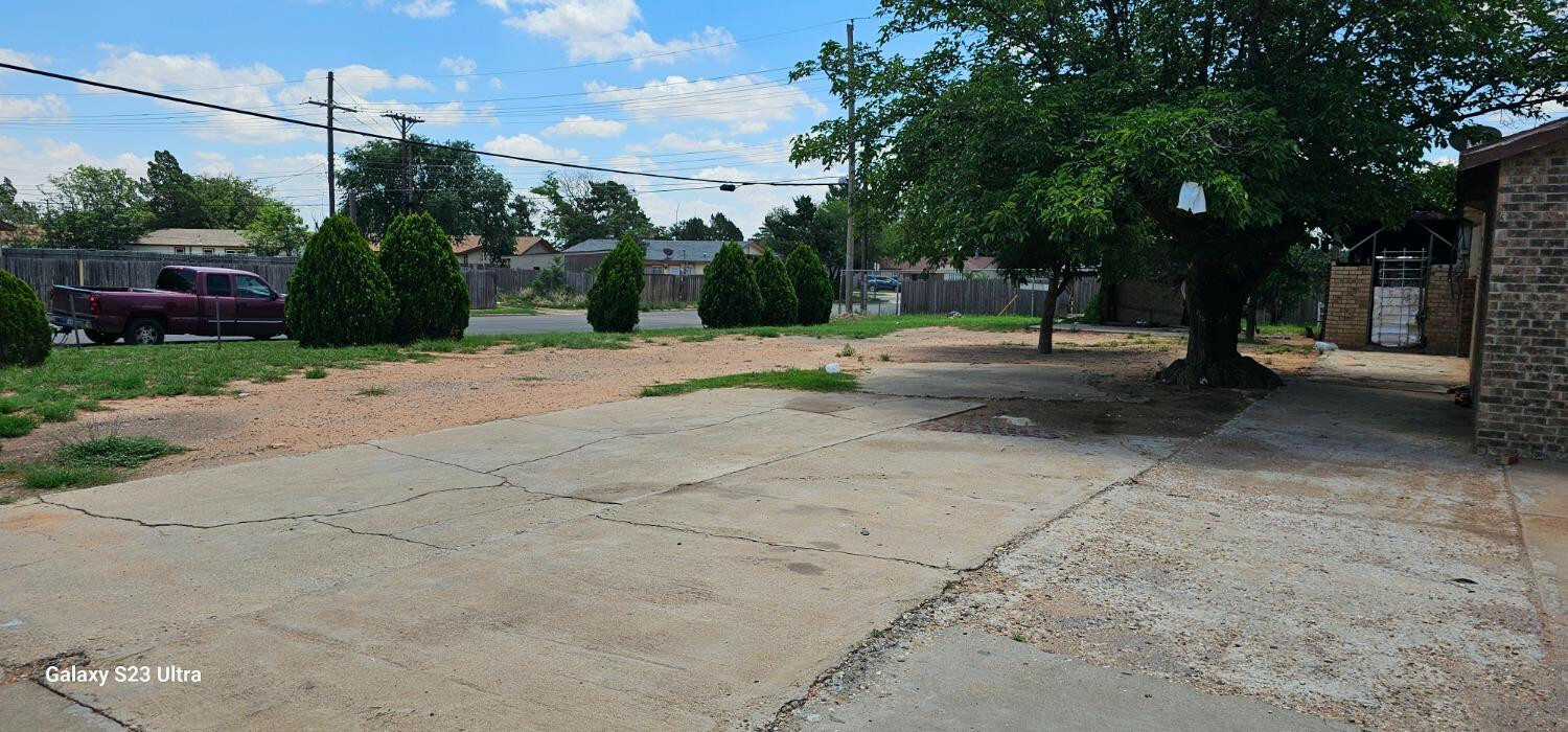 Property Photo: 1928 E Auburn Street TX 79403