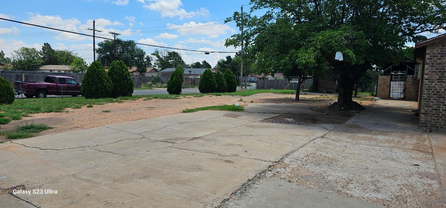Property Photo: 1928 E Auburn Street TX 79403