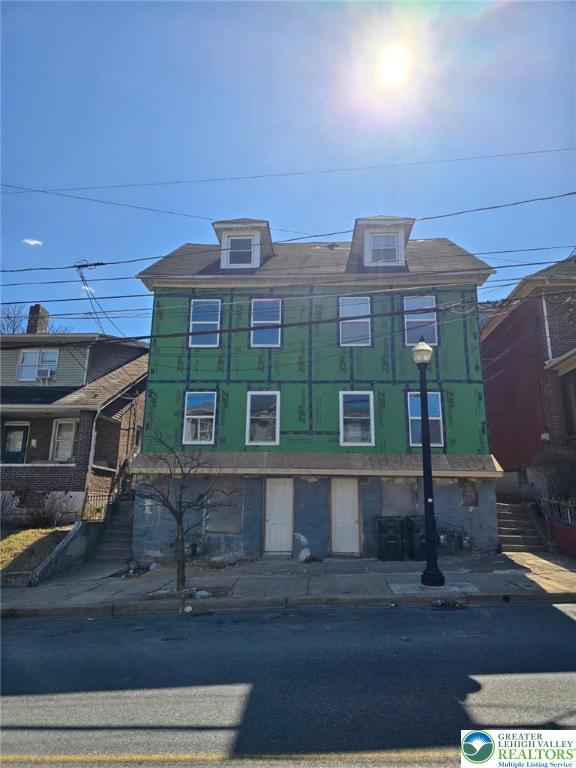 Property Photo: 1288 E 4th 1 PA 18015