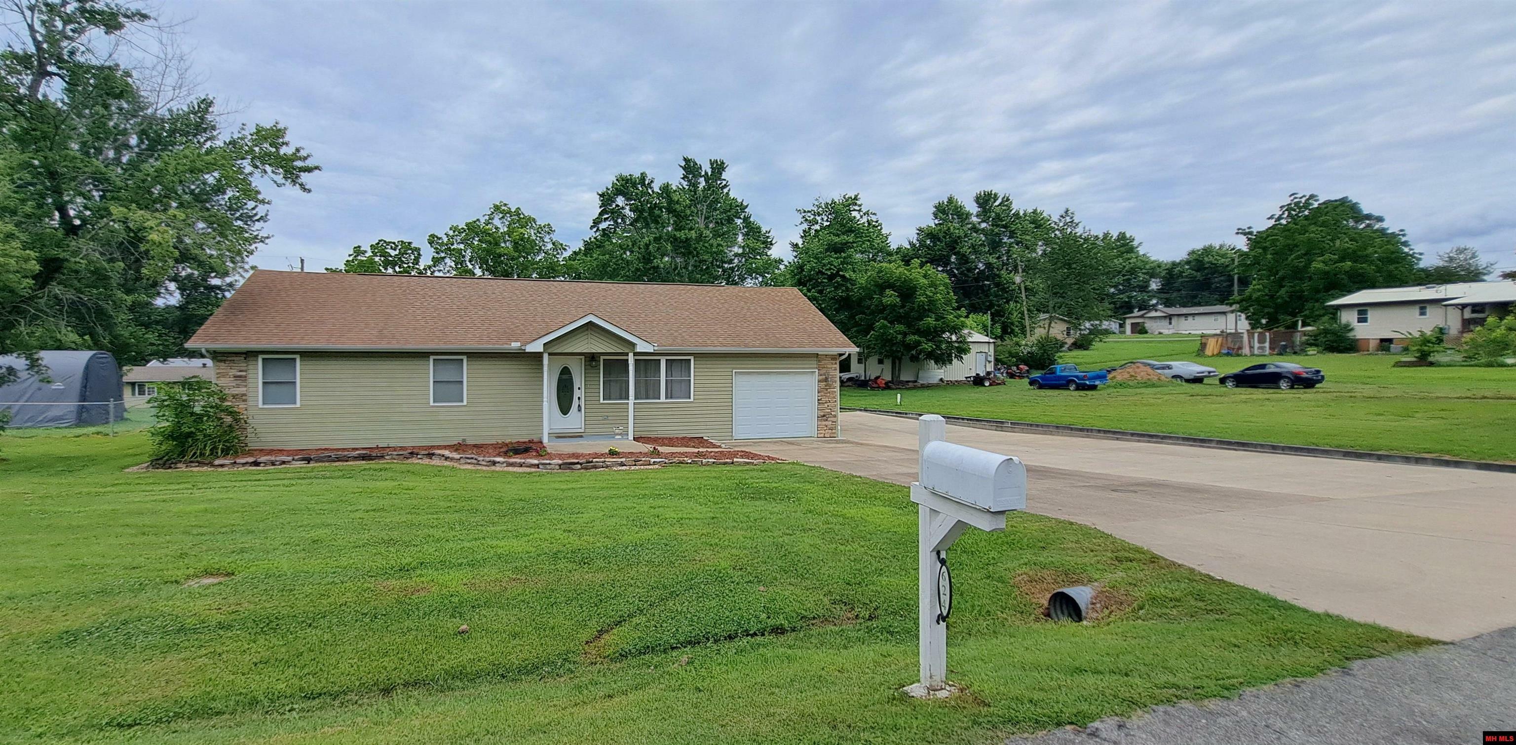 Property Photo: 624 Pine Street AR 72635