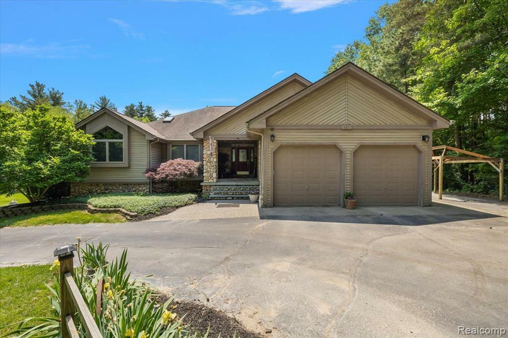 321 Wolfe Road  Ortonville MI 48462 9044 photo