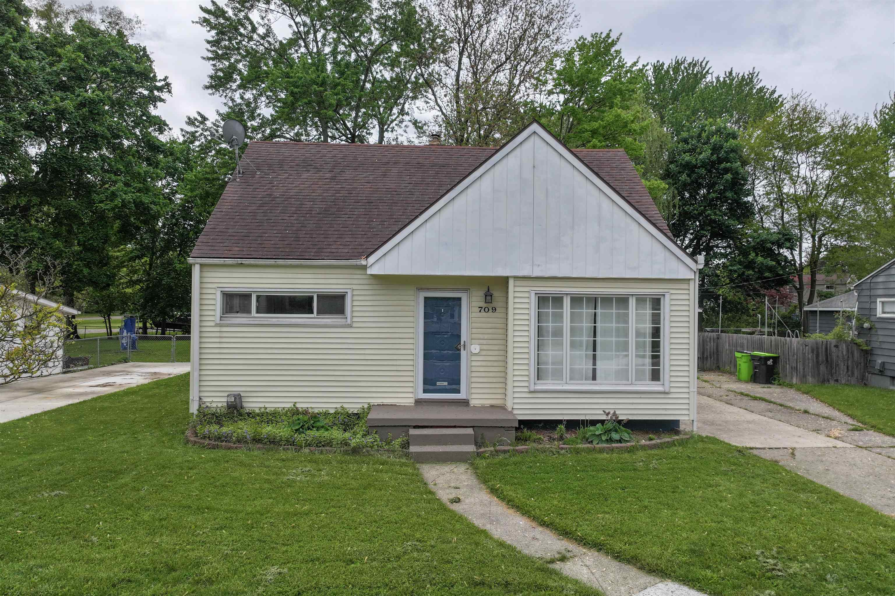 709 Elmwood Drive  Fenton MI 48430 photo