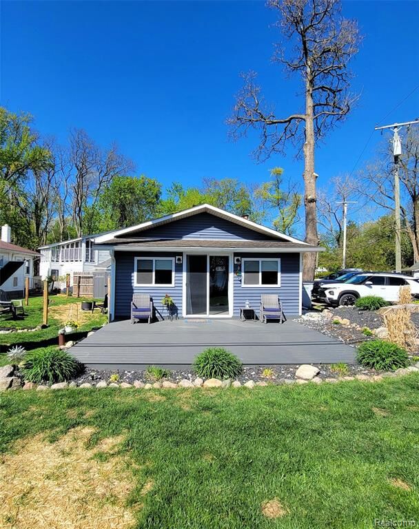 Property Photo:  11329 E Shore Drive  MI 48189 9326 