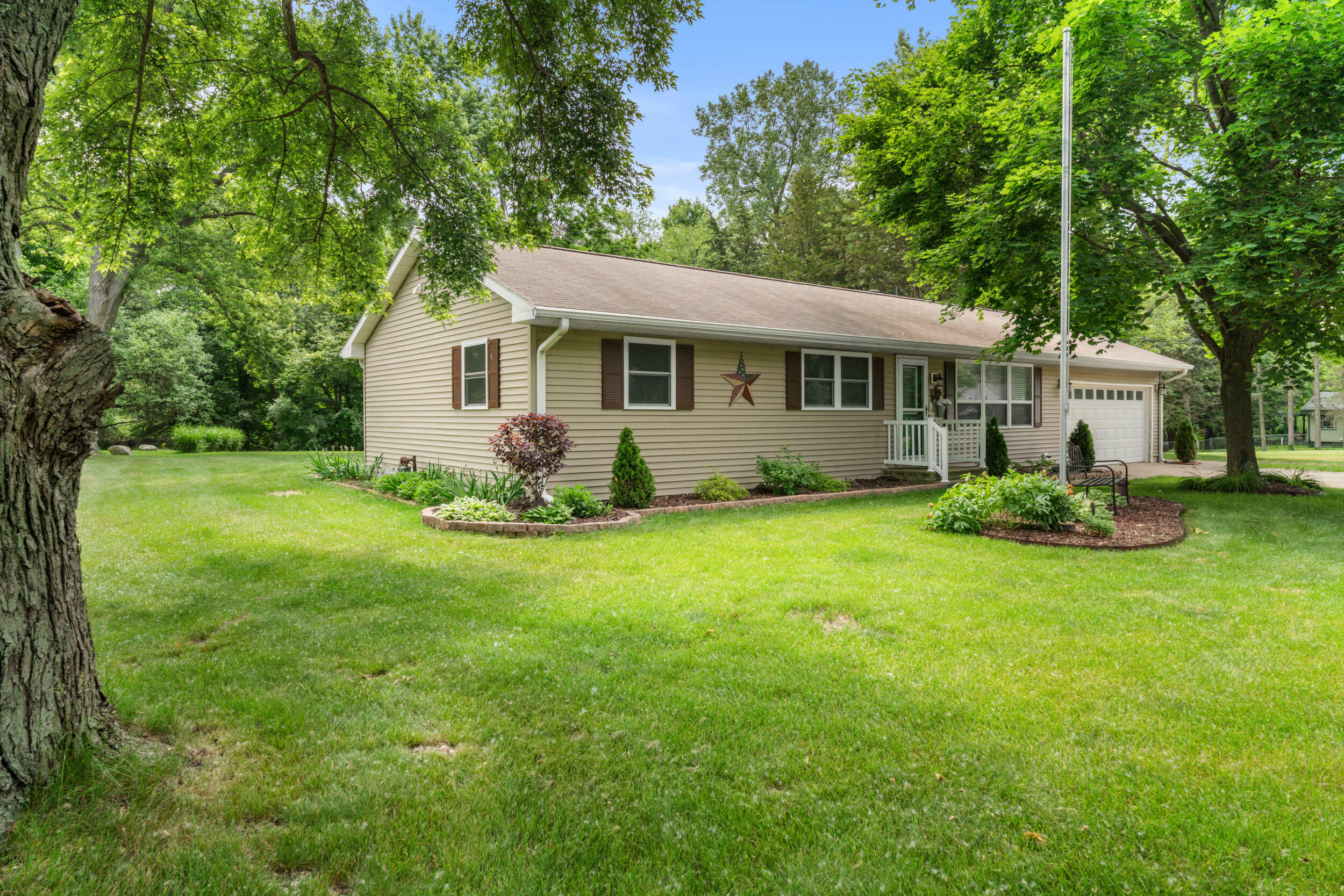 587 N Union City Road  Coldwater MI 49036 photo