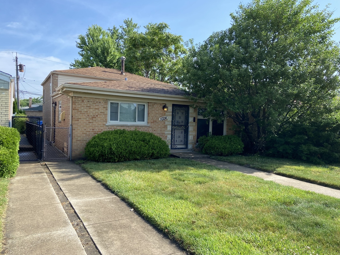 Property Photo: 1024 W 108th Street IL 60643