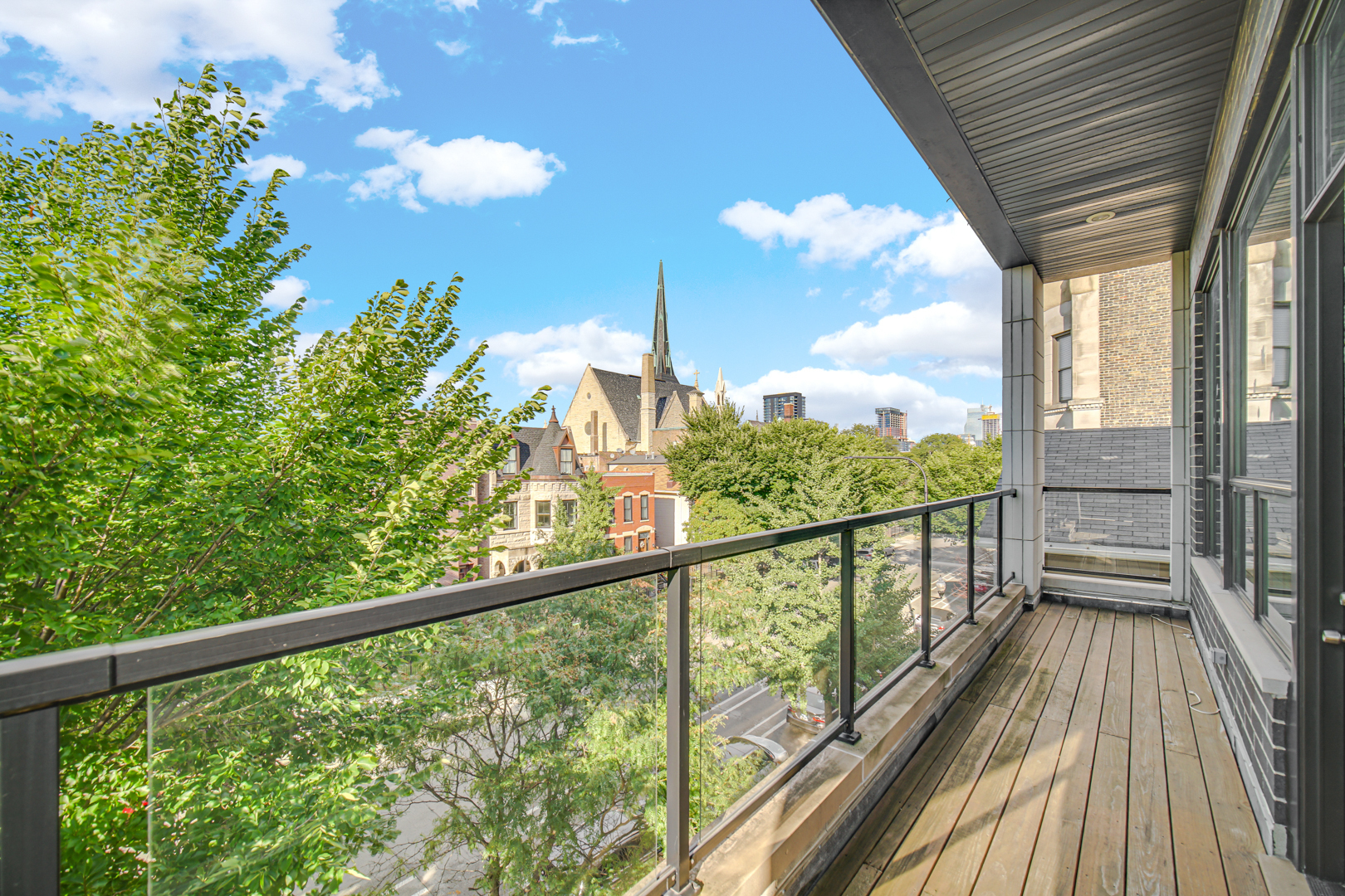 Property Photo: 1639 W Warren Boulevard 3 IL 60612