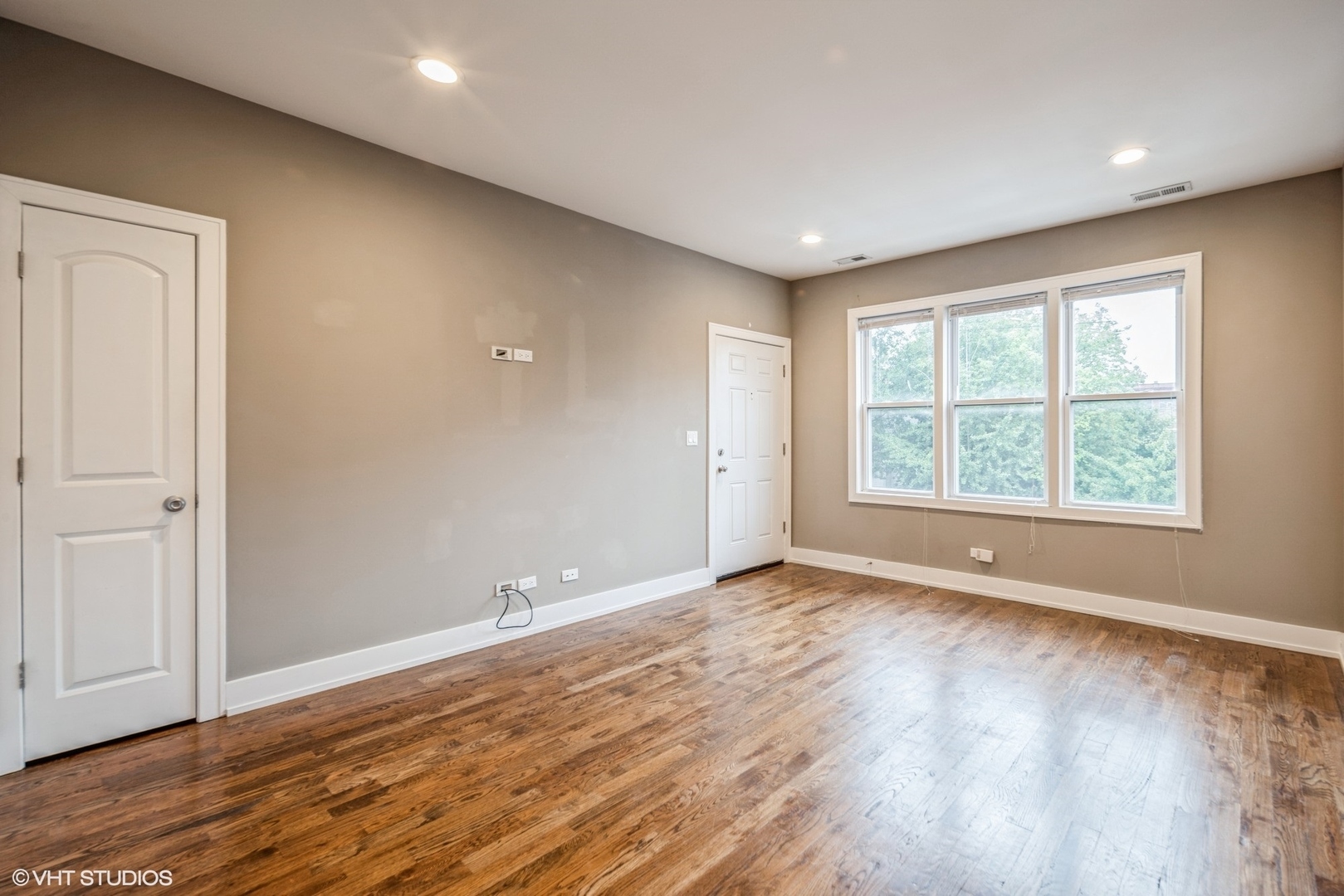 Property Photo: 1700 S Jefferson Street 1F IL 60616