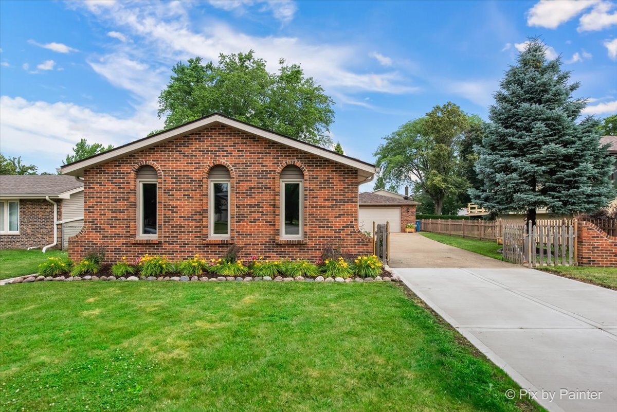Property Photo:  1832 W Woodland Avenue  IL 60101 