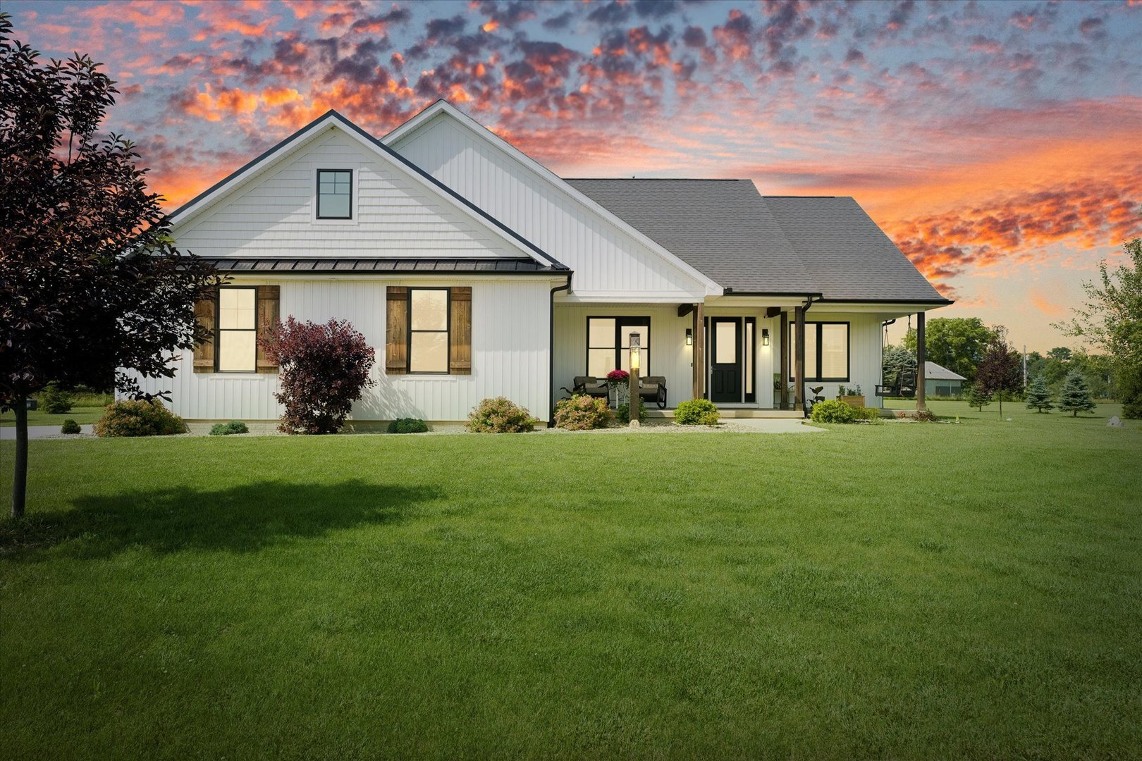 Property Photo:  619 County Road 2550 N  IL 61840 