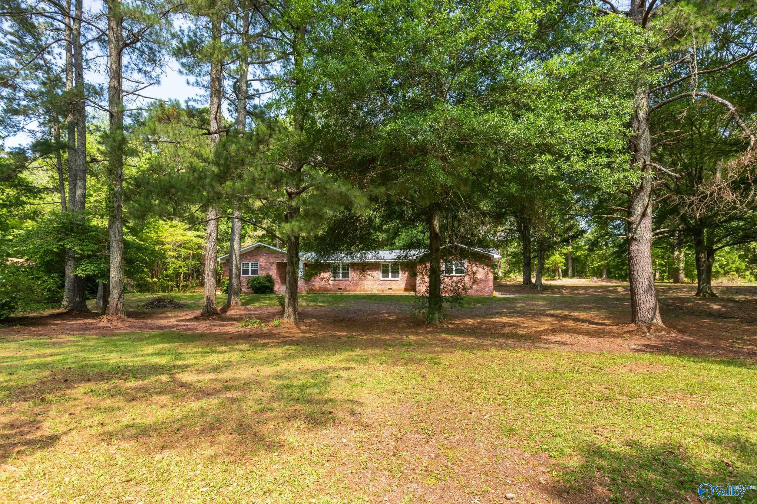 Property Photo: 2810 Mountain View Drive AL 35907