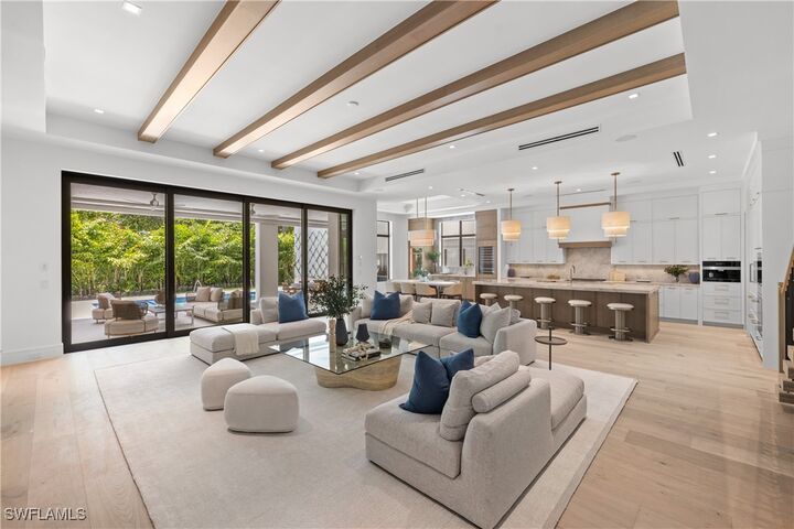 Property Photo:  850 10th Street N  FL 34102 